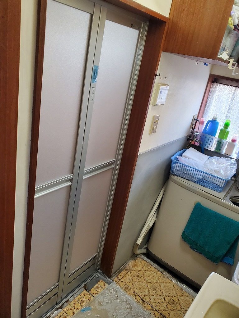 浴室折戸の交換工事