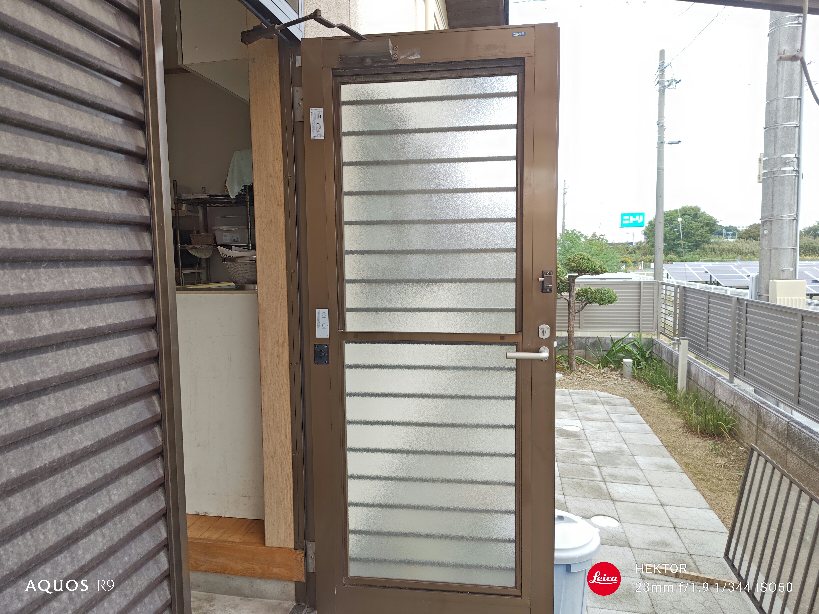 勝手口ドアの上げ下げ障子補修